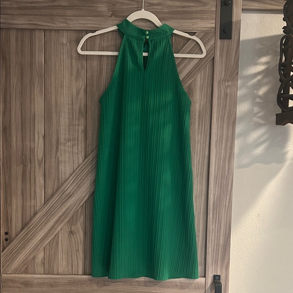 NWOT Elegant Green Women’s Halter Dress Size Small - Picture 2 of 5